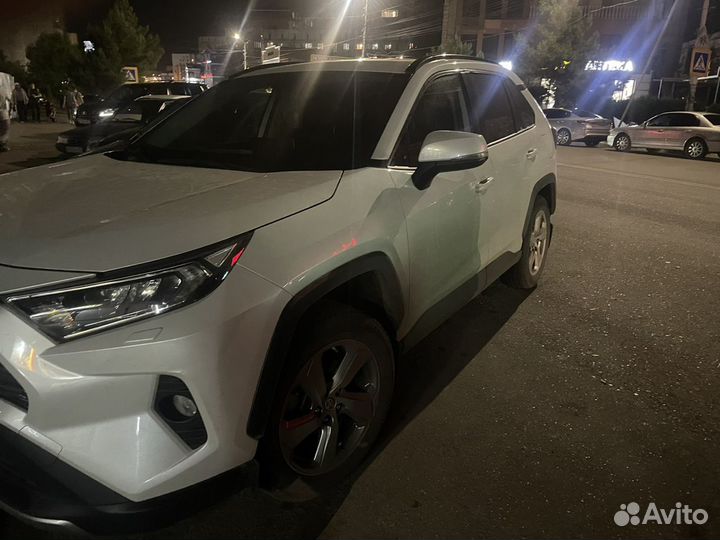 Toyota RAV4 2.5 AT, 2021, 49 000 км