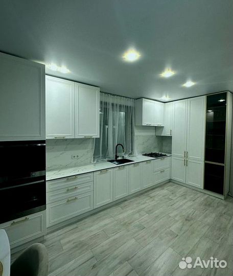 Кухня угловая современная на заказ