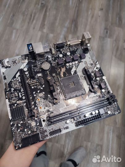 Материнская плата А320