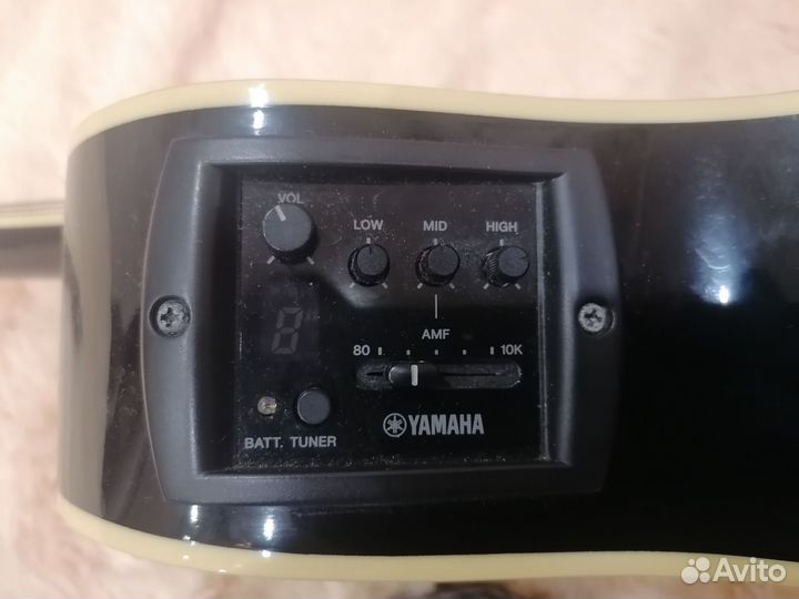Акустическая гитара yamaha