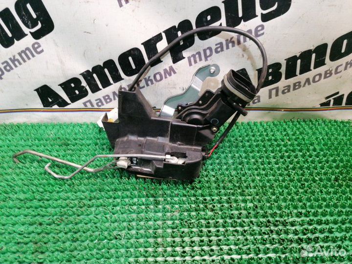 Замок двери передний правый Toyota Corolla Spacio