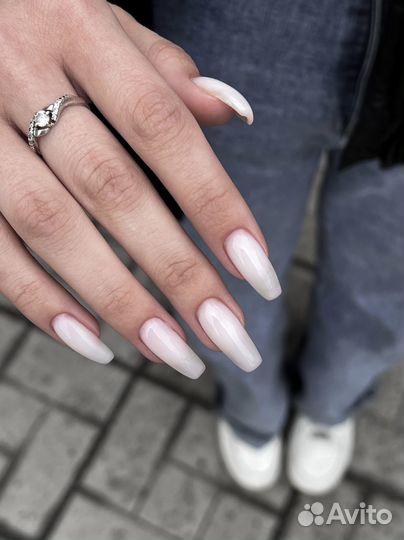 Модель на маникюр