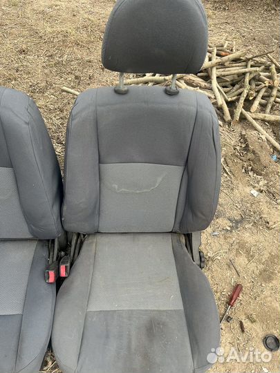 Сидения передние Ниссан альмера N16