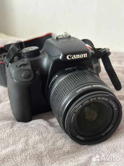 Зеркальный фотоаппарат Cannon 1000D
