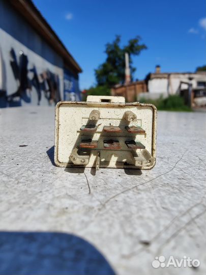 Реле топливного насоса volvo 850