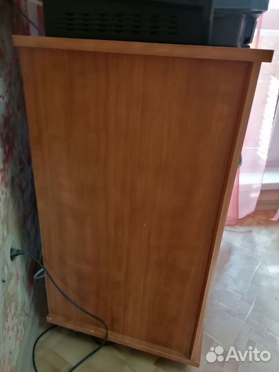 Продам тумбочку под тв плюс к тумбе отдам тв