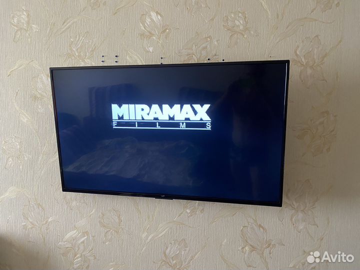 Телевизор SMART tv с вайфаем бу