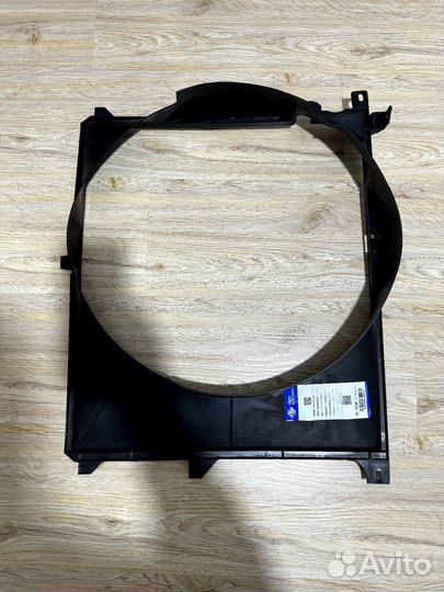 Диффузор радиатора бмв е34 м50б25 кондерный