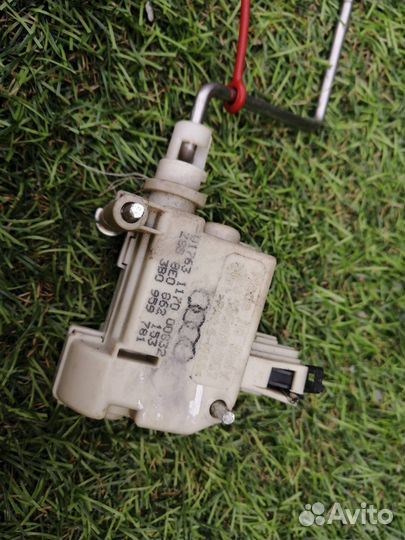 Активатор лючка бензобака Audi A4 B6 BDV 2004