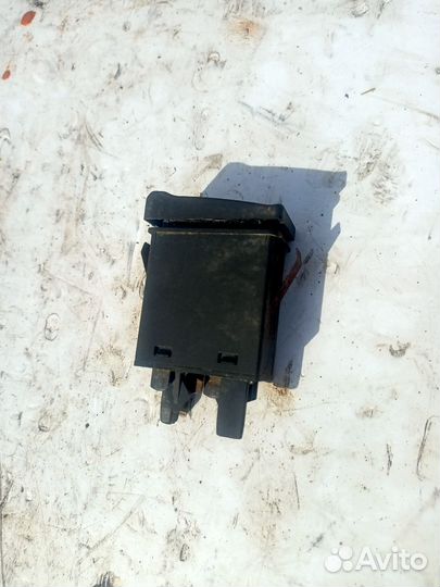 Кнопка аварийки Audi 80 B4