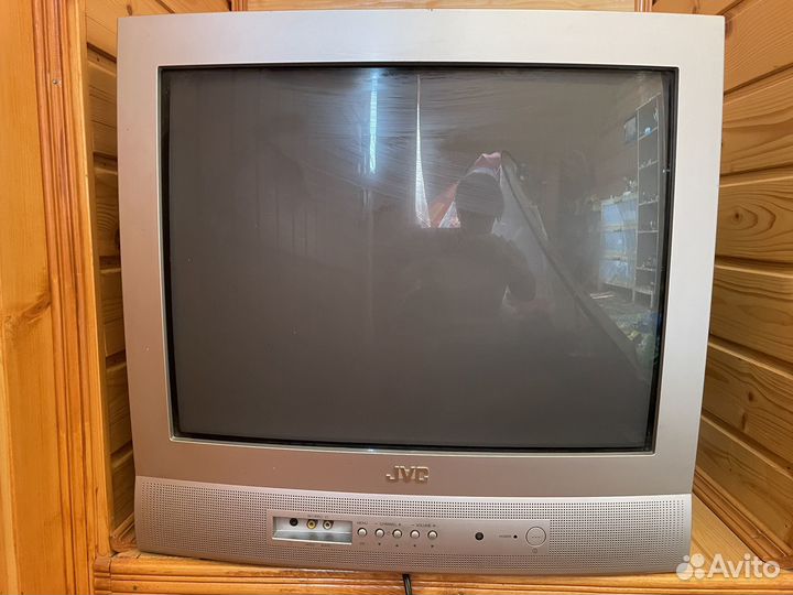 Телевизор бу JVC
