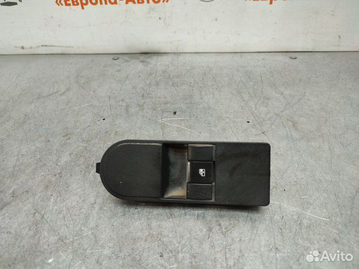 Кнопка стеклоподъемника передняя правая Opel