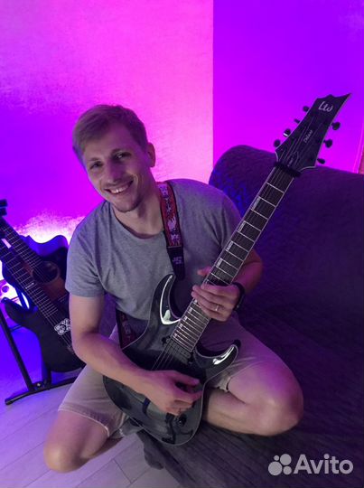 Преподаватель игры на гитаре