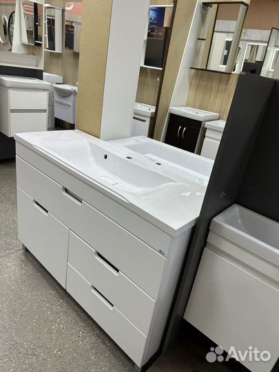 Тумба для ванной с раковиной (выставка )