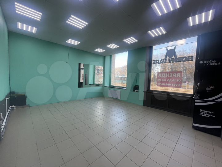 Светлое С Витринами На Трафике 55м2