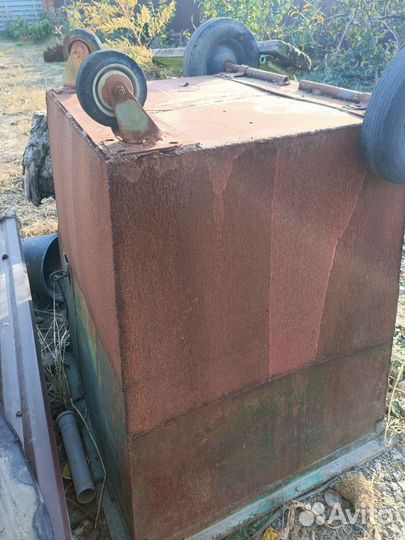 Ящик под зерно, под мусор на колесах