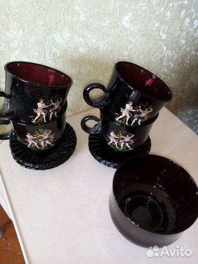 Чайные чашки с блюдцами