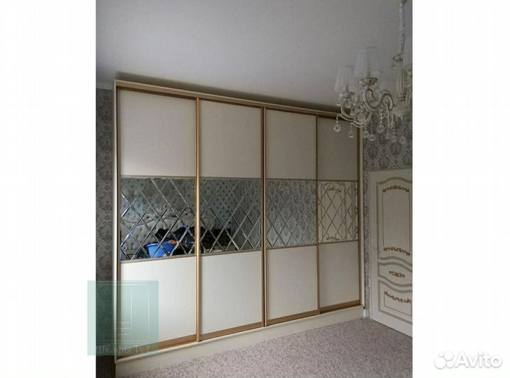 Шкаф с зеркалом