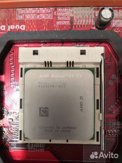 Материнская плата с процессором и памятью