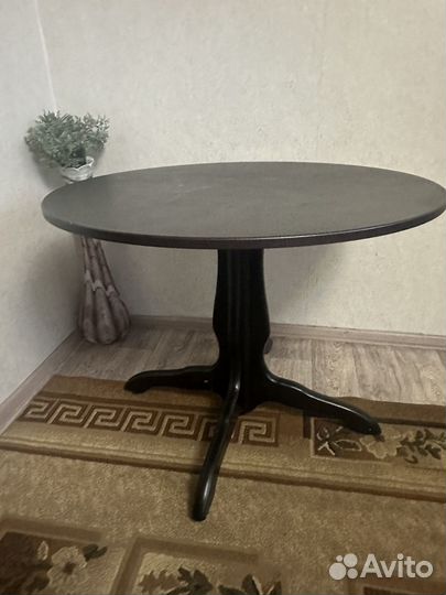 Стол круглый кухонный обеденный, и два стула