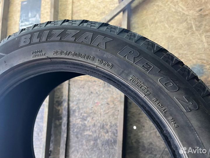 Bridgestone Blizzak Revo2 235/50 R18