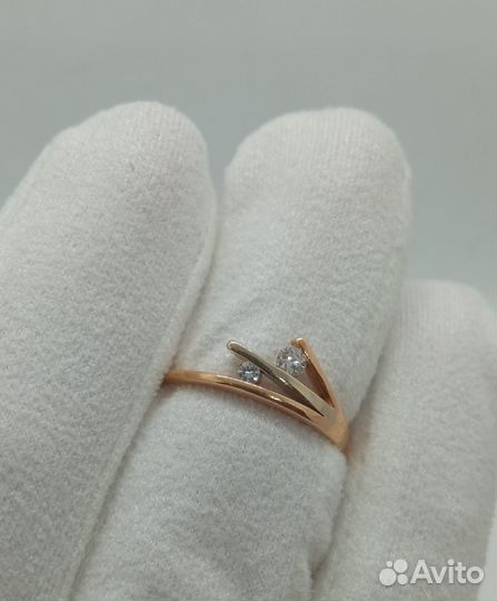 Кольцо с природным камнем Золото