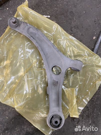 Hyundai i40 рычаг передний прпвый / левый