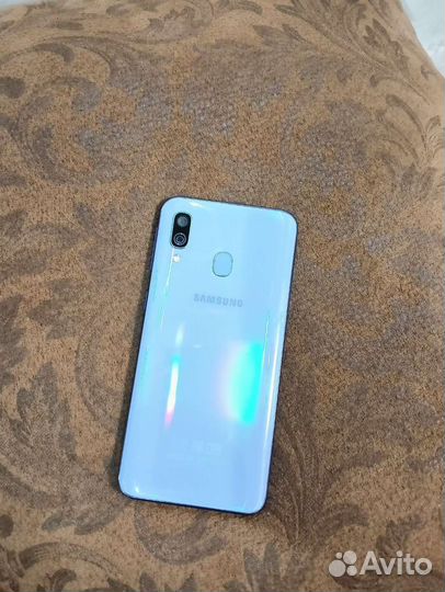 Телефон Samsung а40