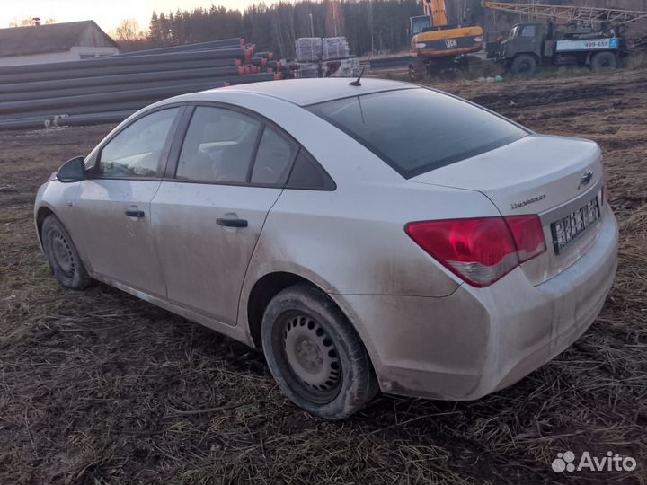 Накладка в торпедо левая Chevrolet Cruze 1