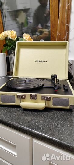 Виниловый проигрыватель crosley cr8005d-fw