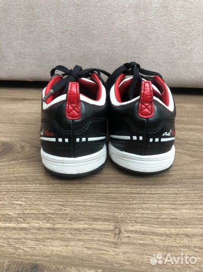 Кроссовки adidas