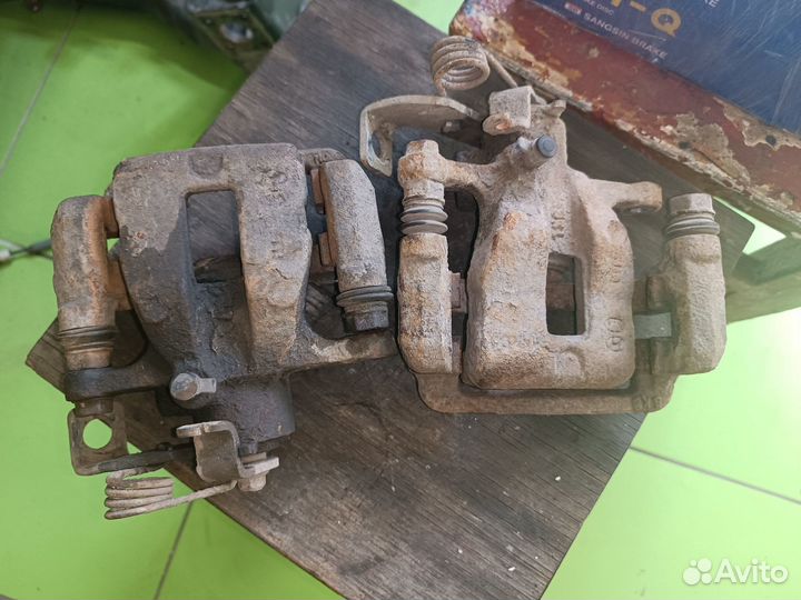 Суппорт задний правый и левый Кия Рио 3