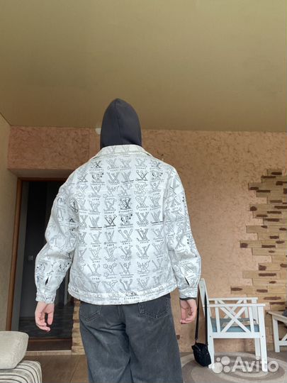 Джинсовая куртка