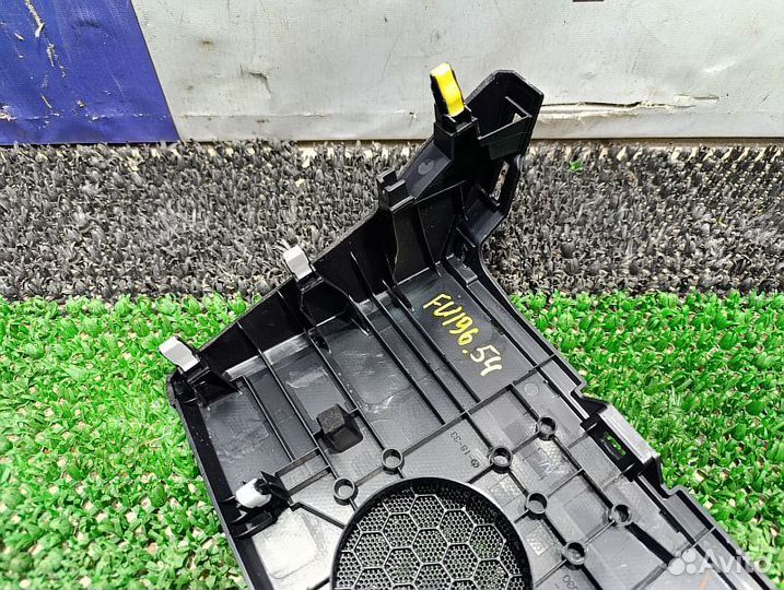 Декоративная решетка динамика Toyota Land Cruiser Prado