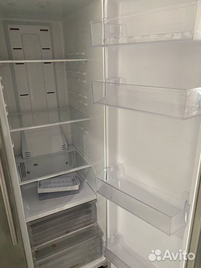 Холодильник Samsung (Side-by-Side) двухдверный
