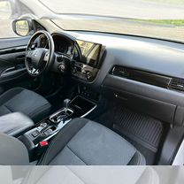 Mitsubishi Outlander 2.0 CVT, 2018, 126 000 км, с пробегом, цена 2 350 000 руб.