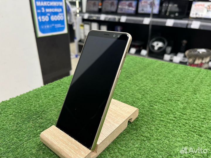 Samsung Galaxy A8 (2018), 4/32 ГБ