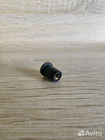 Втулка с резьбой