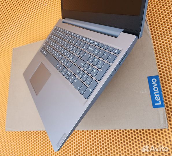 Lenovo ideaPad 2022 Ryzen 3 Vega 3 15.6