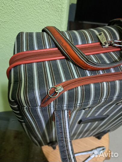 Чемодан на колесах сумка дорожная средняя