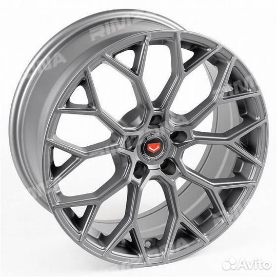 Литой диск в стиле vossen R18 5x114.3