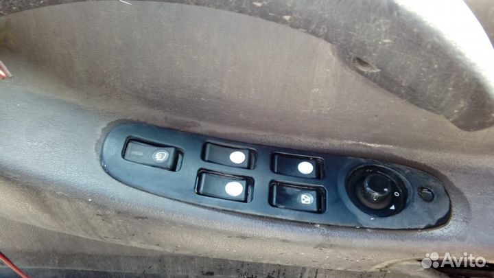 Блок кнопок водительской двери Рено Магнум 2007 го
