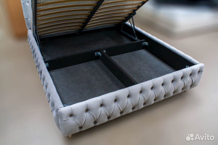 Двуспальная кровать 