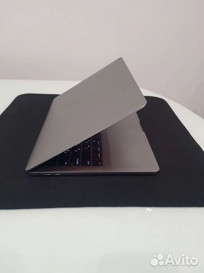 Apple MacBook Pro 13 2017 16гб/512гб