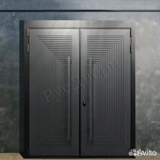 Широкая двустворчатая входная дверь для офиса