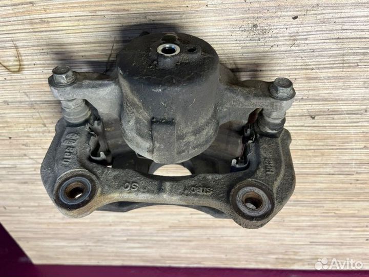 Суппорт передний левый Hyundai Kona Electric