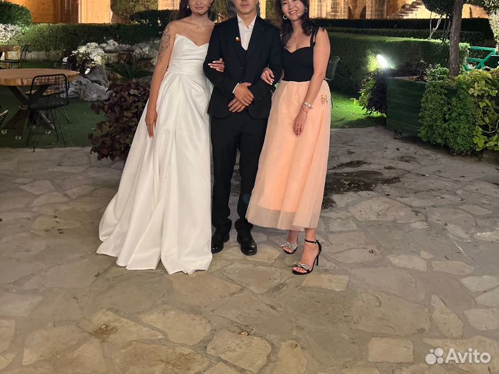 Продаю платье б у