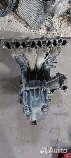 Впускной коллектор на Mitsubishi