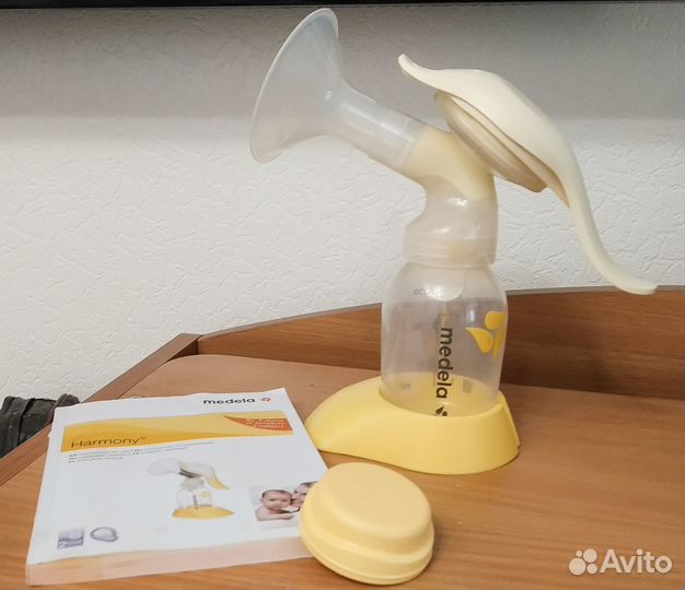 Молокоотсос ручной Medela Harmony