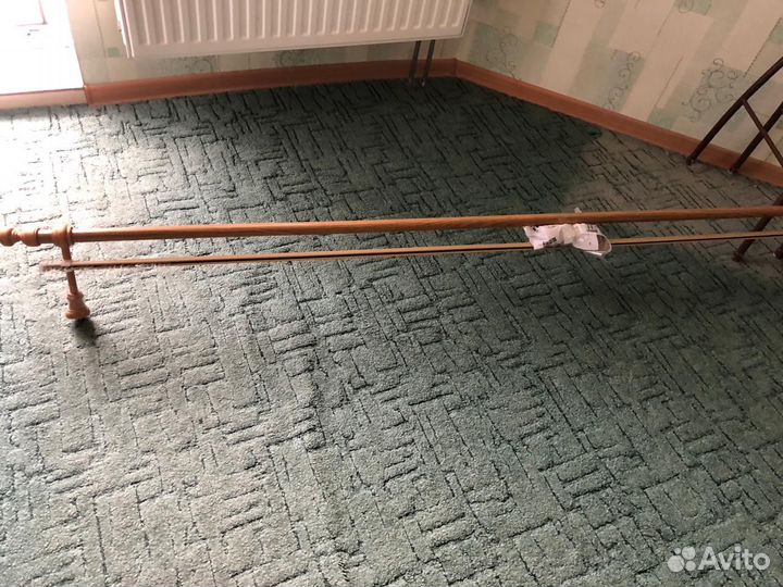 Карниз под дерево в отличном состоянии